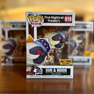 Funko Pop Five nights at Freddy’s Sun & Moon